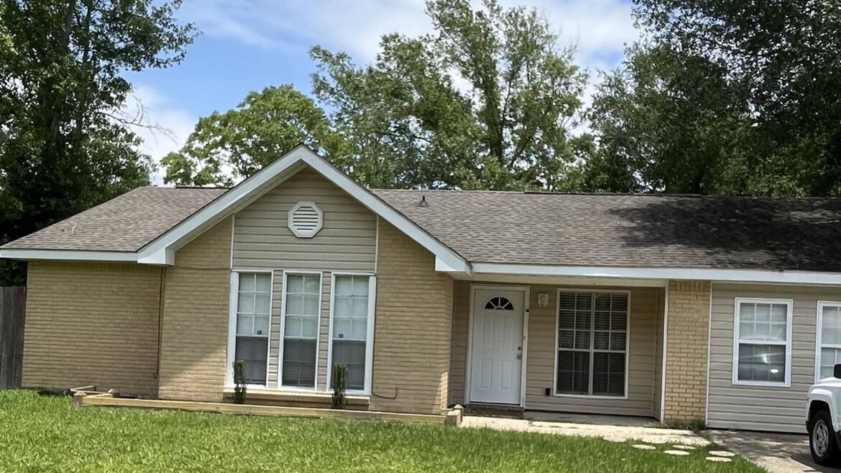 D'Iberville House | Springdale house