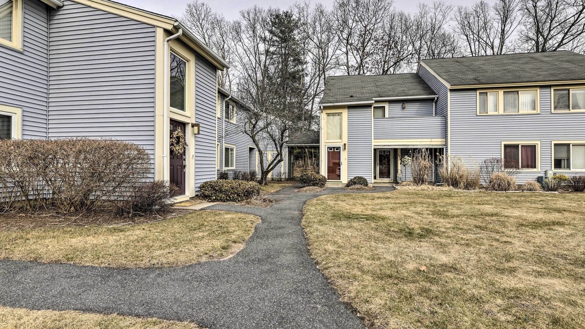 Sixteen Acres Condo | Springfield Condo, Close to Museums!