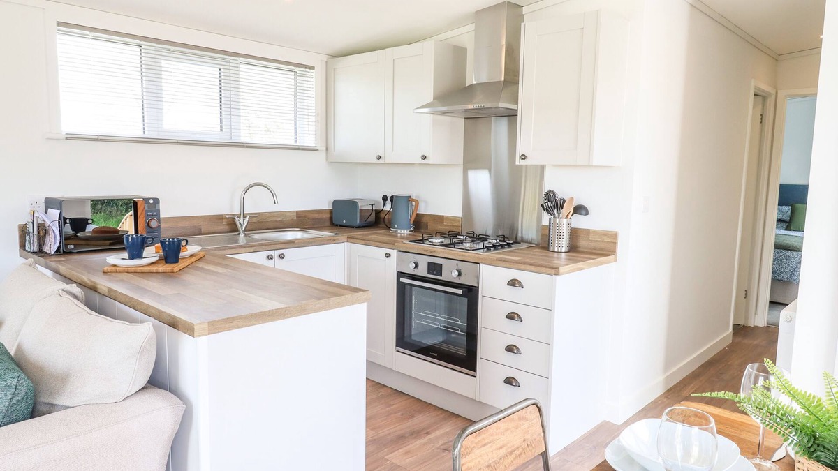 Newton Saint Cyres Cottage | SPRINGFIELD LODGE, pet friendly, with pool in Tedburn St Mary