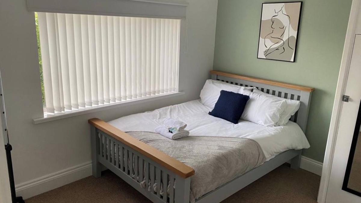 Risca East House | Springfield Retreat