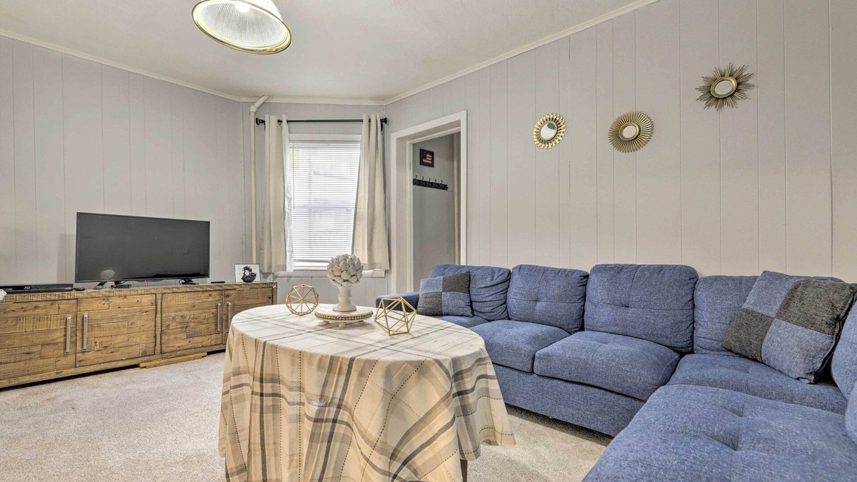 Springfield House | Springfield Vacation Rental: 1 Mi to Downtown