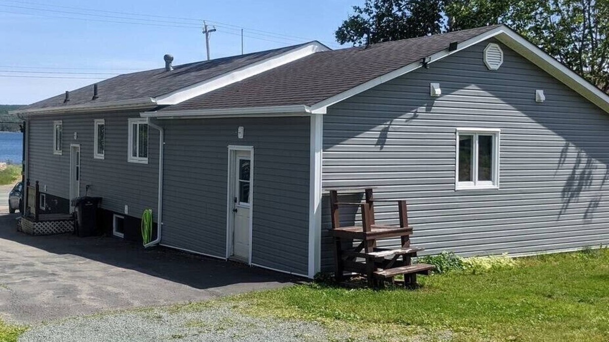 Lewisporte House | Springhouse Cozy Oceanview 1-Bedroom Apartment Pet-friendly