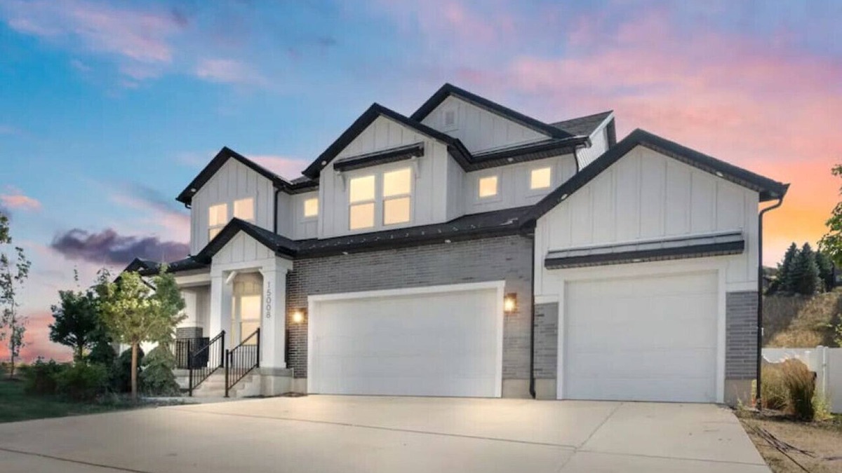 Draper House | Springtime Saddle - Lux Mountain Top Home