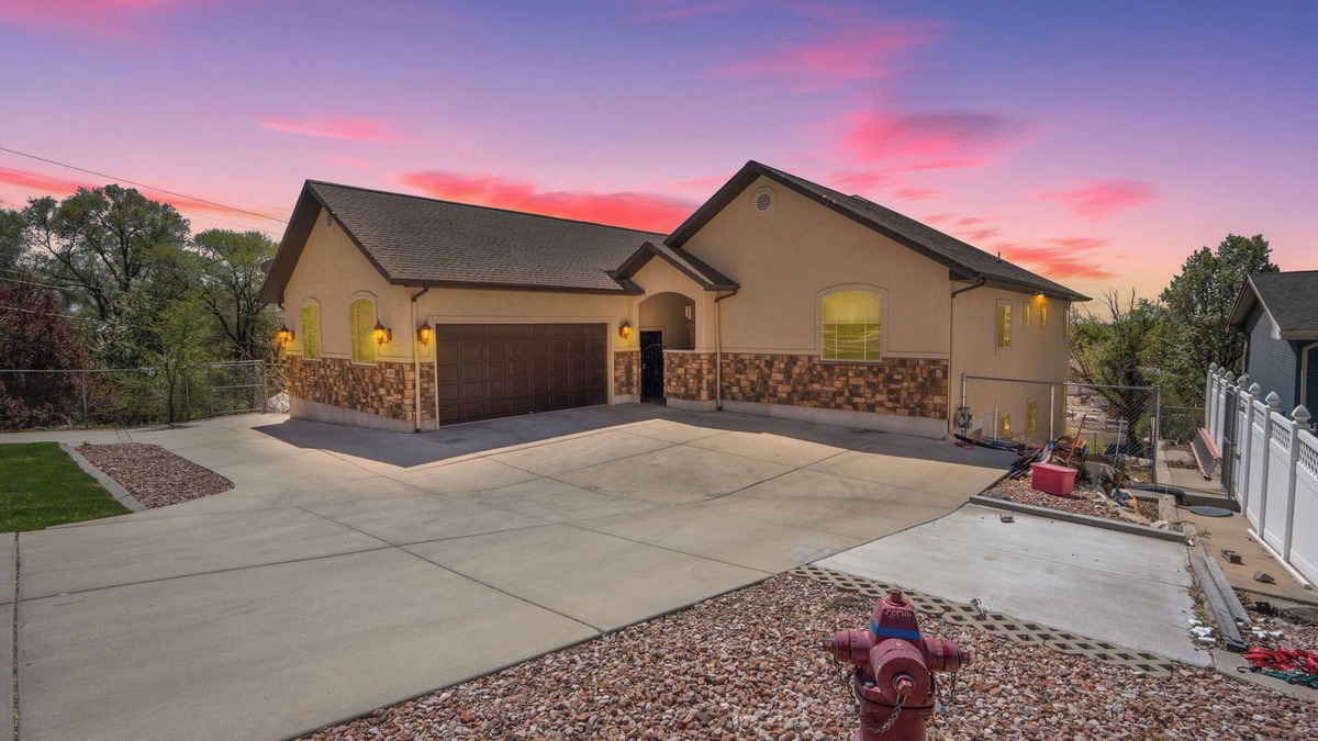 Springville House | Springville Welcome Home: spacious 5-bedroom house in delightful Springville