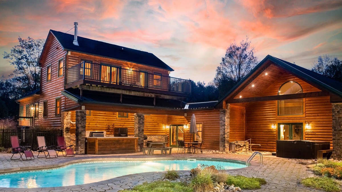 Scottsburg Cabin | Springwater Lodge is in a central location for your fall wine tour!