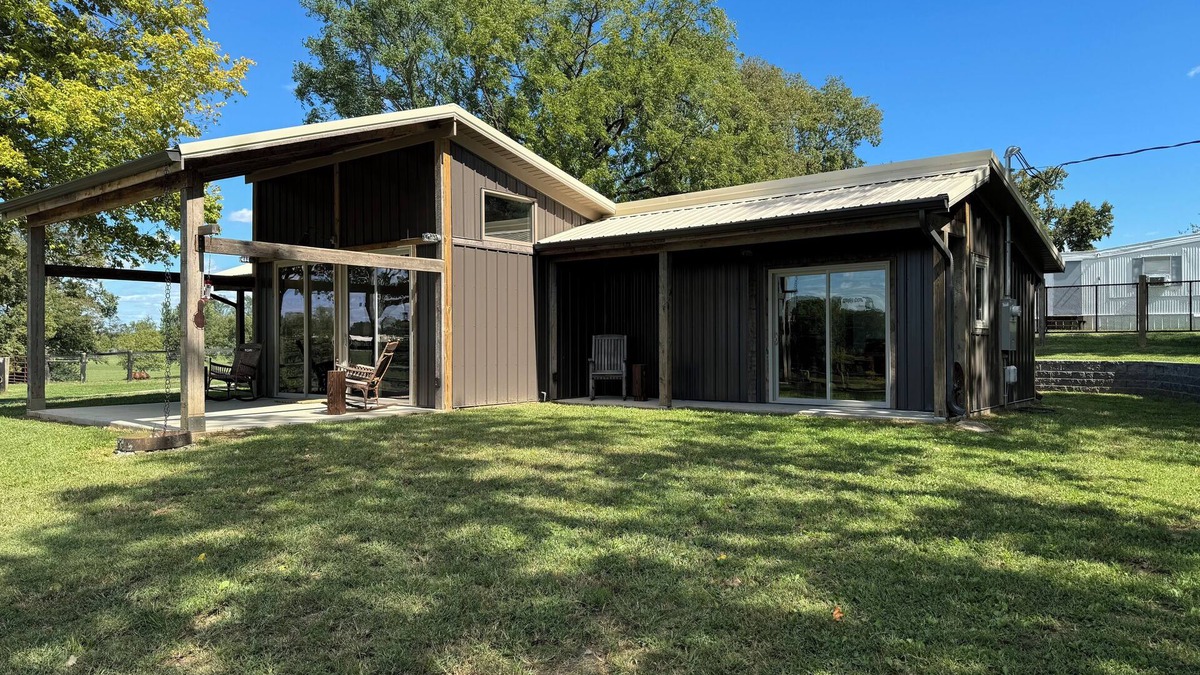 Midway House | Springwood Shed House the best view on the farm.