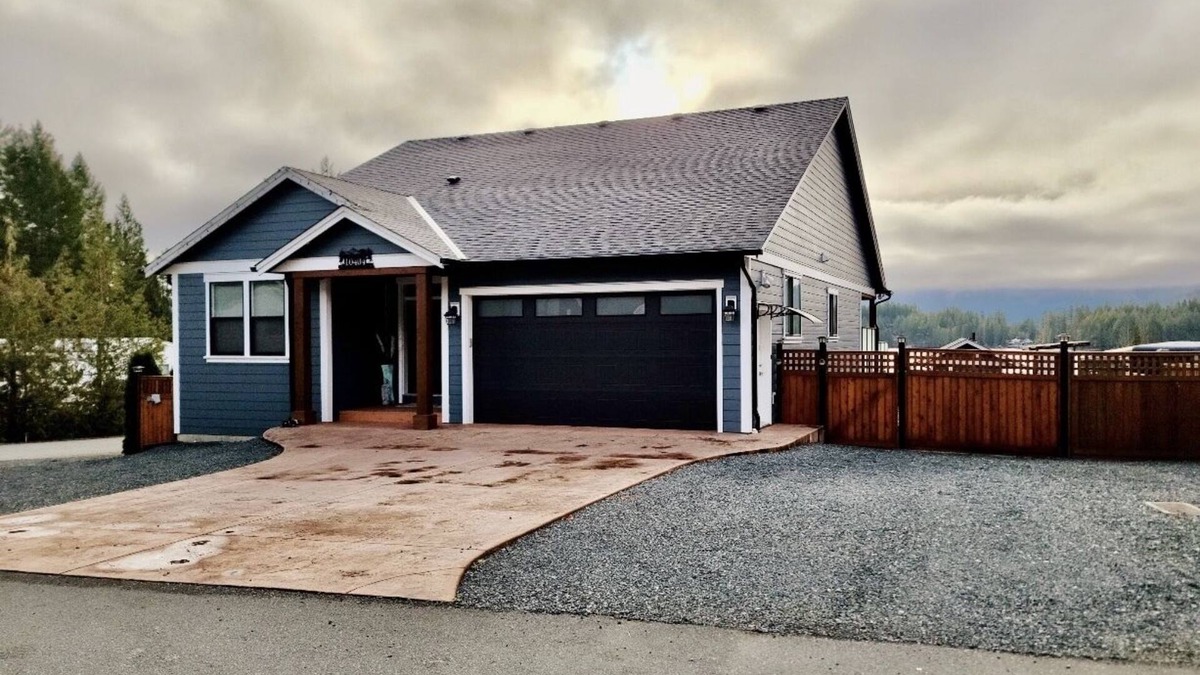 Sproat Lake House | Sproat Lake Escape