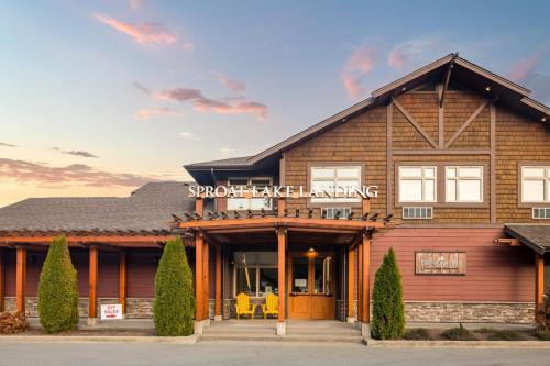 Sproat Lake Hotel | Sproat Lake Landing Resort