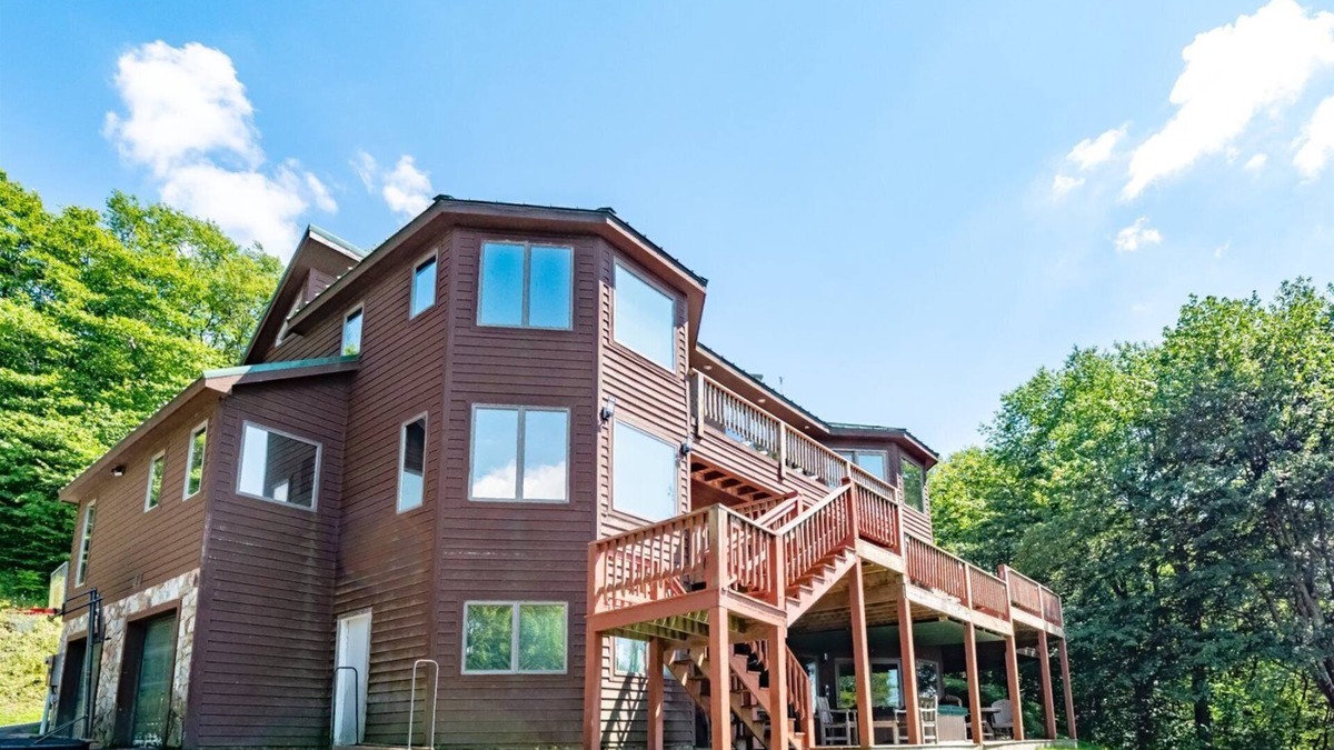 Old Timberline House | Spruce Lodge - 1465 Mountainside RdnnSpruce Lodge - Easy Access to Dolly Sods, Lake Access, Pet Friendly, Hot Tub