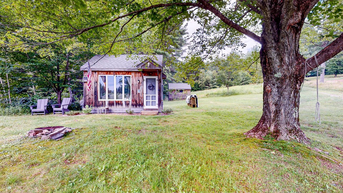 Hartland Four Corners Cottage | Spruce Moose Cottage | Tiny House on 65 private acres
