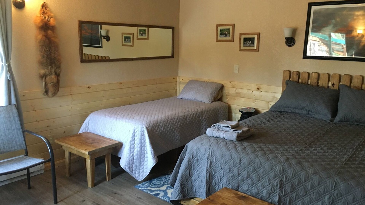 Cohoe Cabin | SPRUCE-Private sleeping cabin with shared kitchen/bathhouse