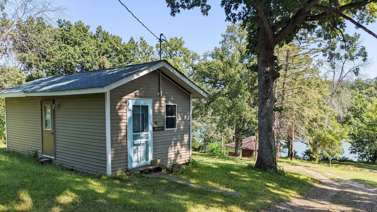 Buckingham Cabin | Spruce Tiny Cabin on Lake in Montour