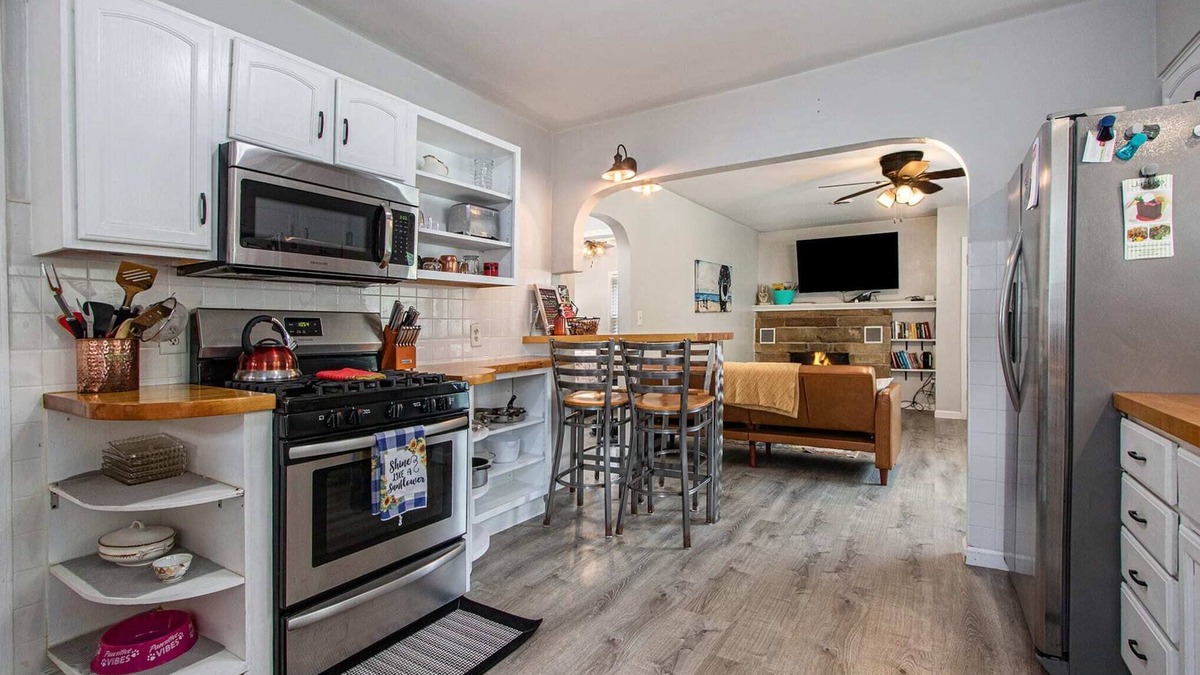 New Buffalo House | Sq Toe's Last Resort:Dog-Friendly*Fenced* GameRoom