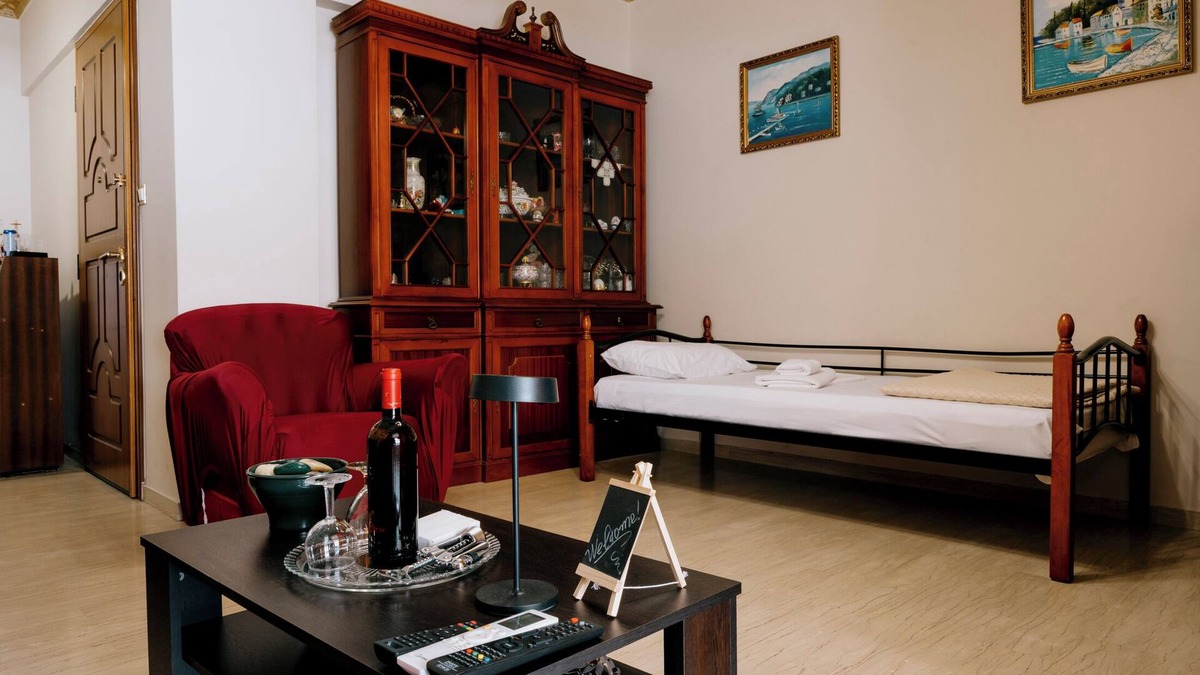 Pangrati Apartment | Sq Varnava apartment, with 2 bedrooms,beautifull living room and big balcony.