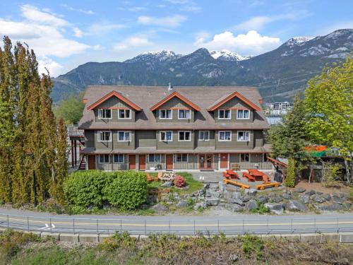 Squamish Hostel | Squamish Adventure Inn