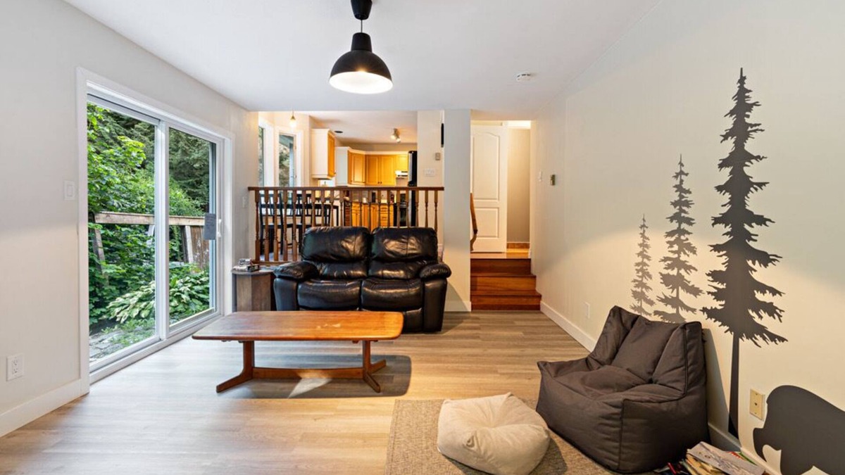 Squamish House | Squamish Outdoor Retreat with great location, views and outdoor space.