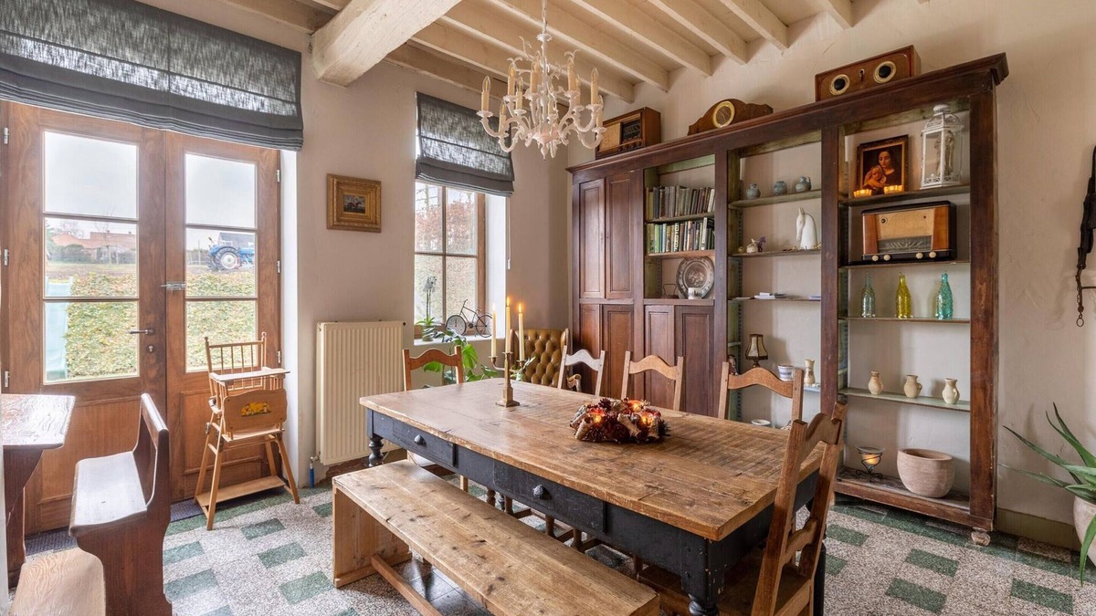 Velm House | Square Farm in the Beautiful Blossom Region