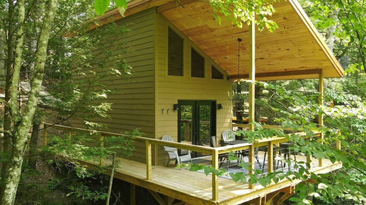 Campton House | Squirrel Kit-Hillside Cottage
