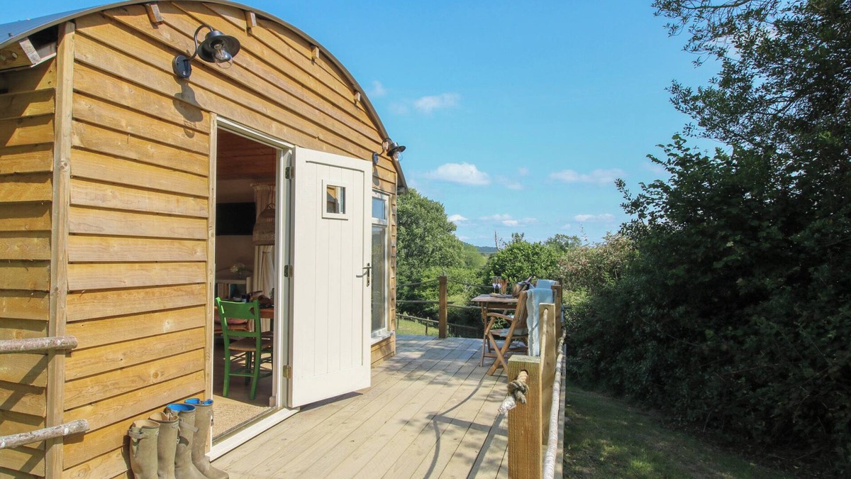 Hopton Castle Cottage | SQUIRREL'S DREY, romantic, with open fire in Clun
