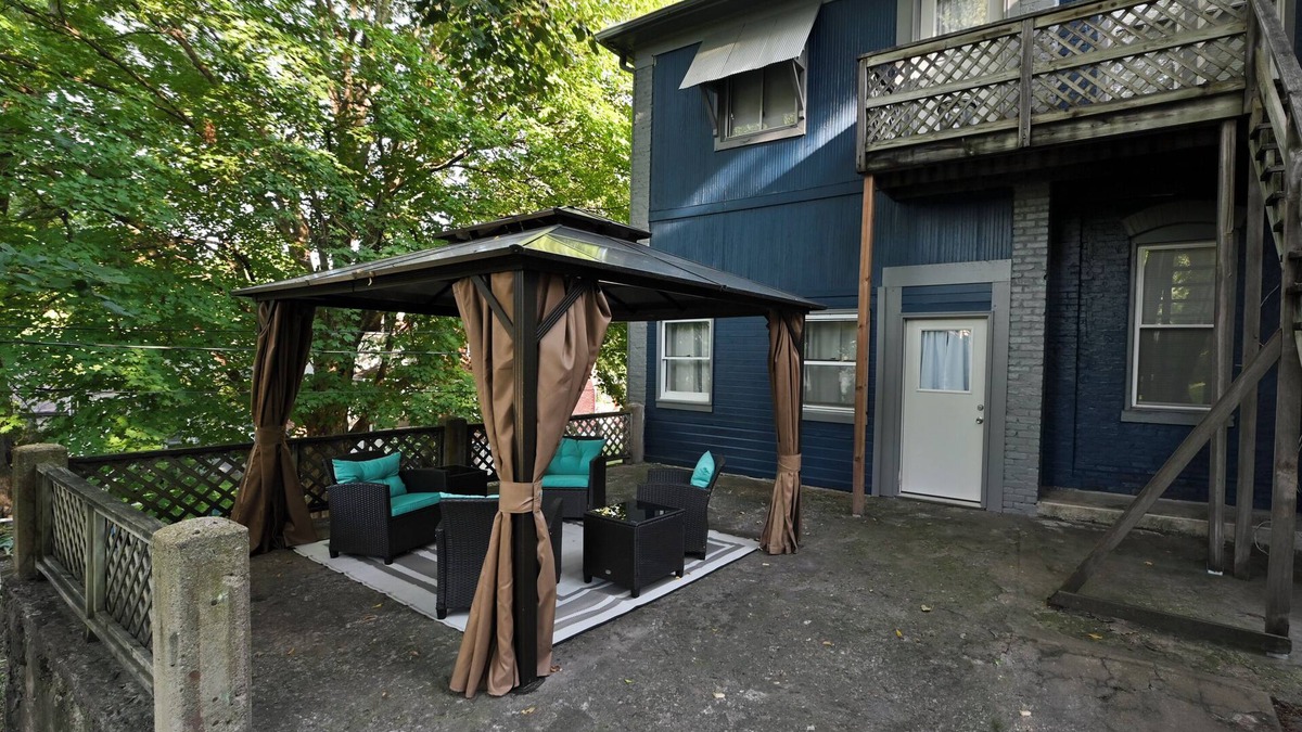 Atchison Apartment | Sr Pilot Earhart Hangar Suite; 2 br K &Q, 1 Ba