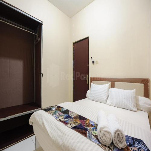 Bekasi Hotel | SRB near Mall Ciputra CIbubur Mitra RedDoorz