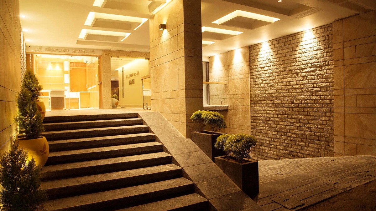 Aranthangi Hotel | Sri Aadhish Grand