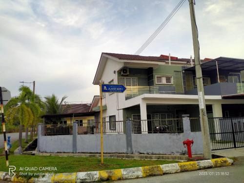 Tanjung Karang House | Sri Manik Guest House Tanjung Karang