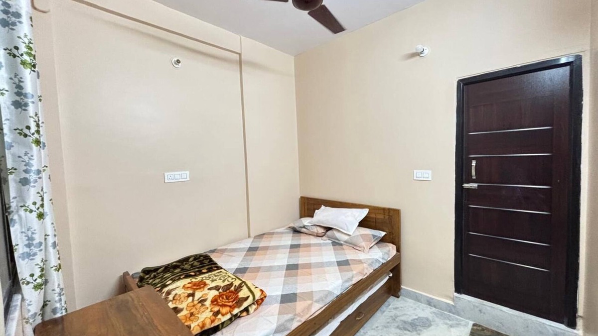 Krishnanagar House | Sri Mayapur Chandrodaya Guest House