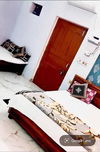 Ayodhya House | Sri Rameshwaram Guest House Near by Hanuman Garhi 300 meters