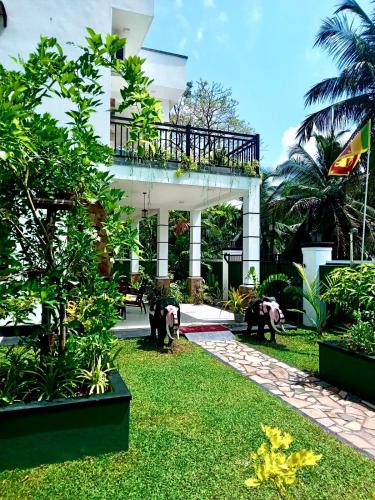 Andiambalama House | Sri White Villa Airport Boutique Hotel
