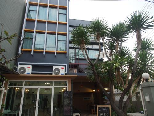Dusit House | Sriyanar Place