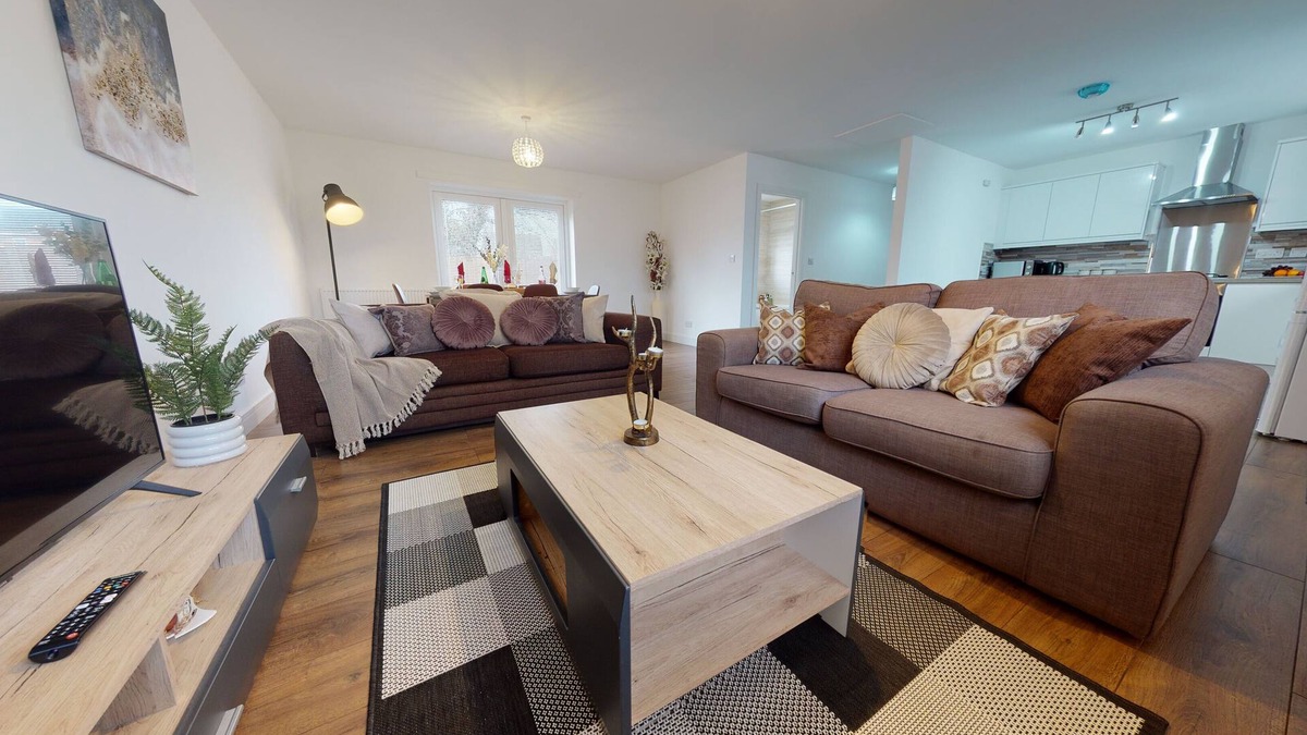 Peterborough Apartment | SRK- Secure Brand New Luxury Green View Lodge