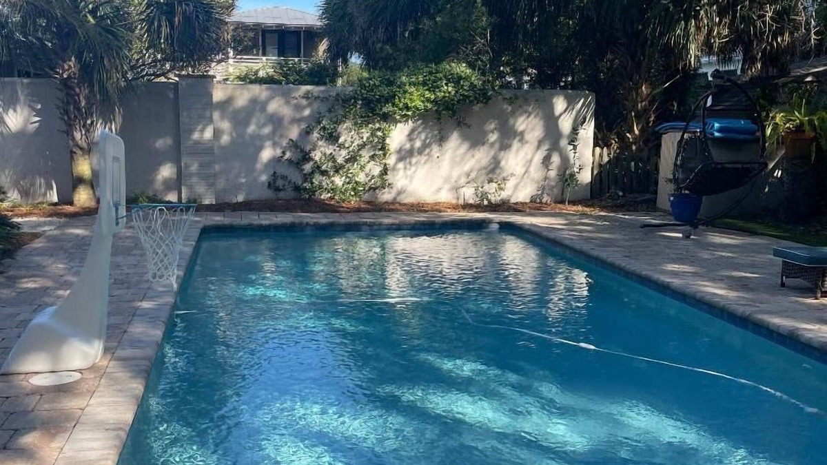 East Beach Cottage | SSI, East Beach cottage w/large pool. Pet friendly. Bikes. Putting green