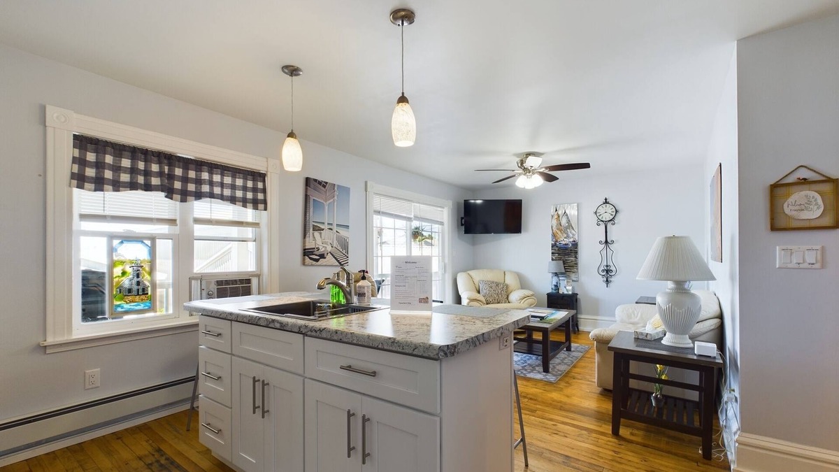 Munising Apartment | SSVR3-Cute 2nd Floor Apartment in Munising with a Balcony and Grill