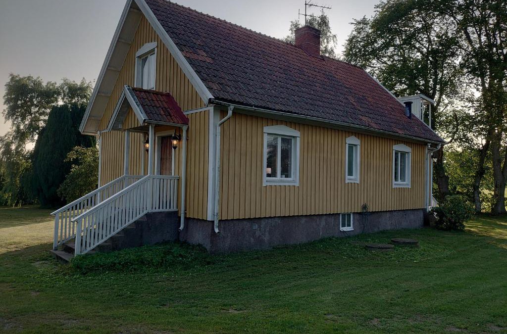 Fagelmara Villa | Stålemara Gård Lilla gula huset på landet
