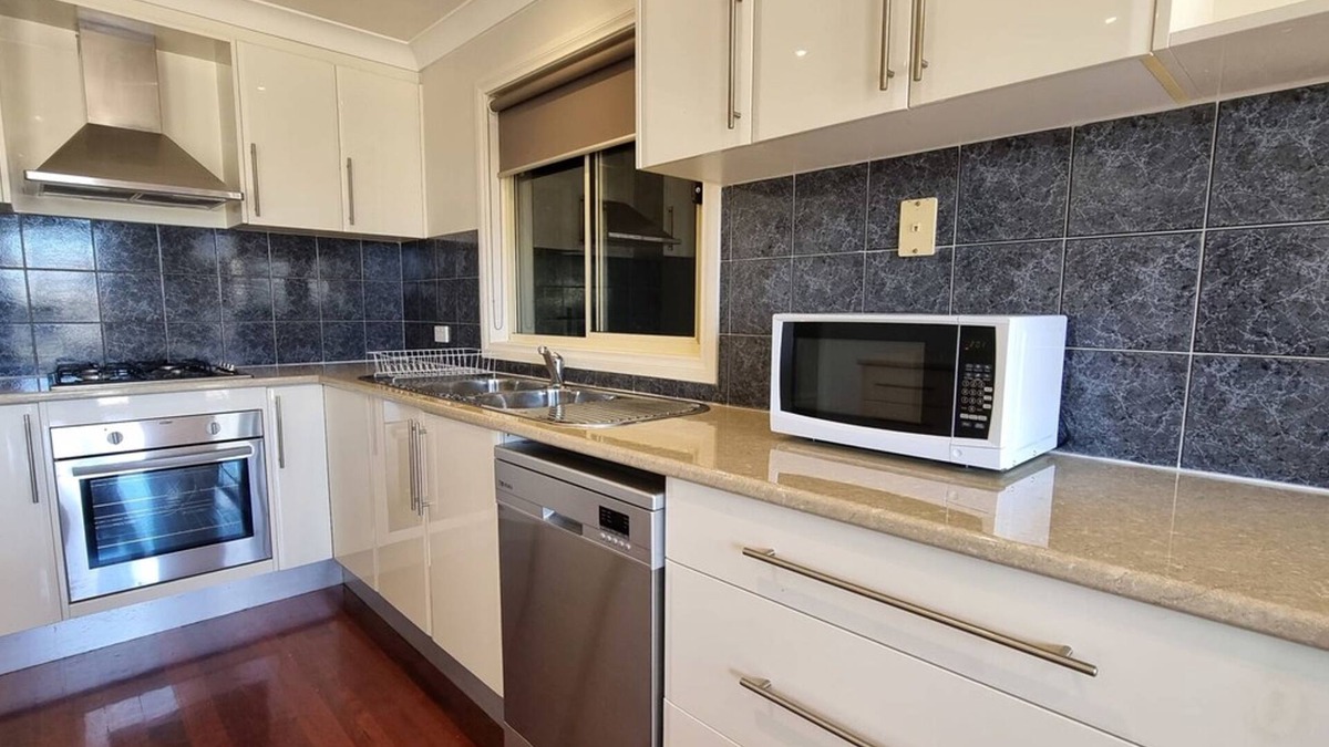 St. Albans House | St Albans House - Spacious and Modern Home