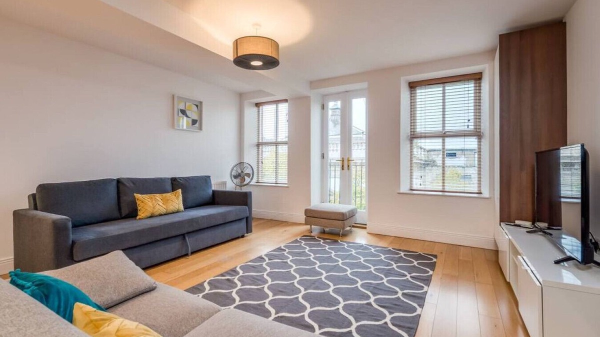 Cathedral Quarter Apartment | St Ann's Apt Modern 1-Bed Apartment in Belfast’s Cathedral Quarter – Sleeps 4