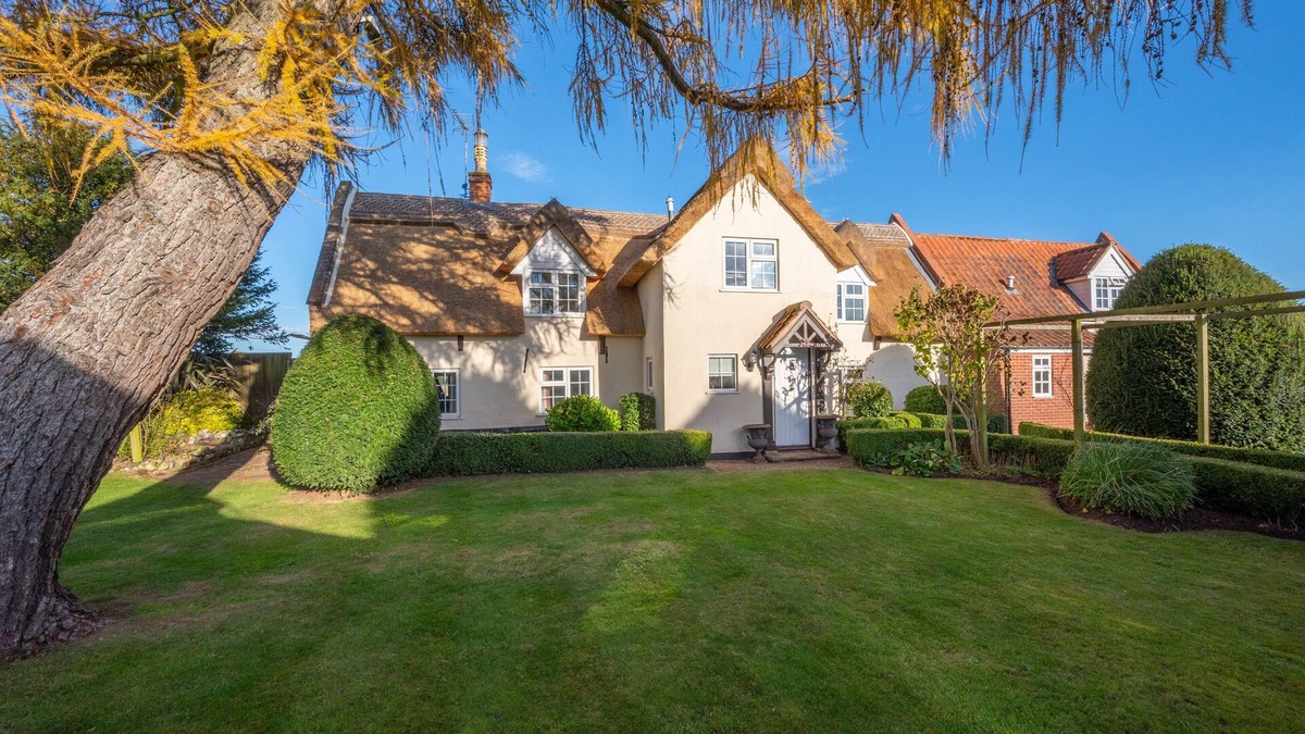 Irstead House | St Benets - Four Bedroom House, Sleeps 8