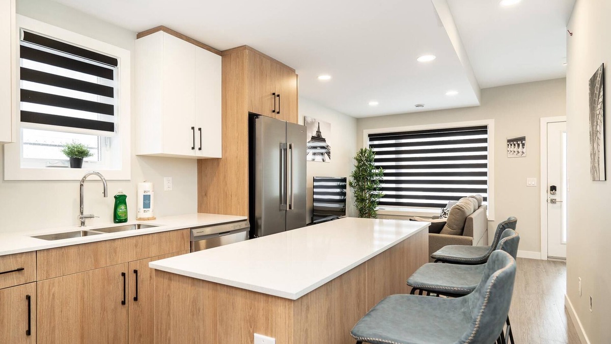 Winnipeg House | St Boniface+Crisp 2 Bdr +Parking (1-372)