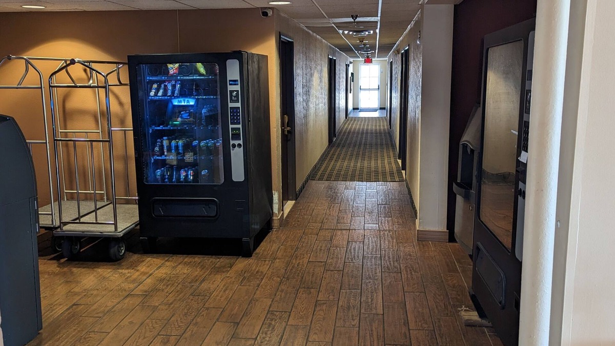 Barton Hotel | St Clair Inn and Suites