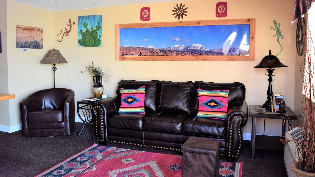 Moab South Valley Cabin | St Dane's Prickly Pear Cabin, close to Arches & Canyonlands National parks