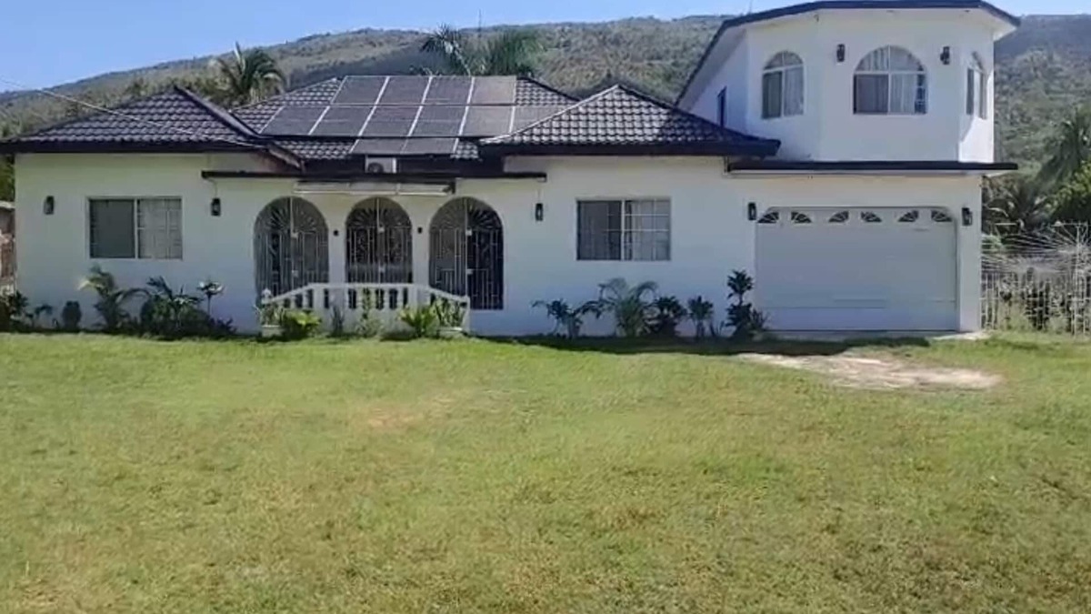 Burnt Savanna House | *St Elizabeth Countryside Retreat* WIFI, Near Jamaica Zoo