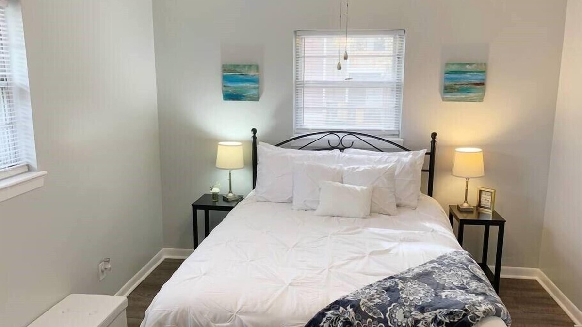St. Elmo Improvement League House | St. Elmo Haven- Less than 4 miles to Rock City