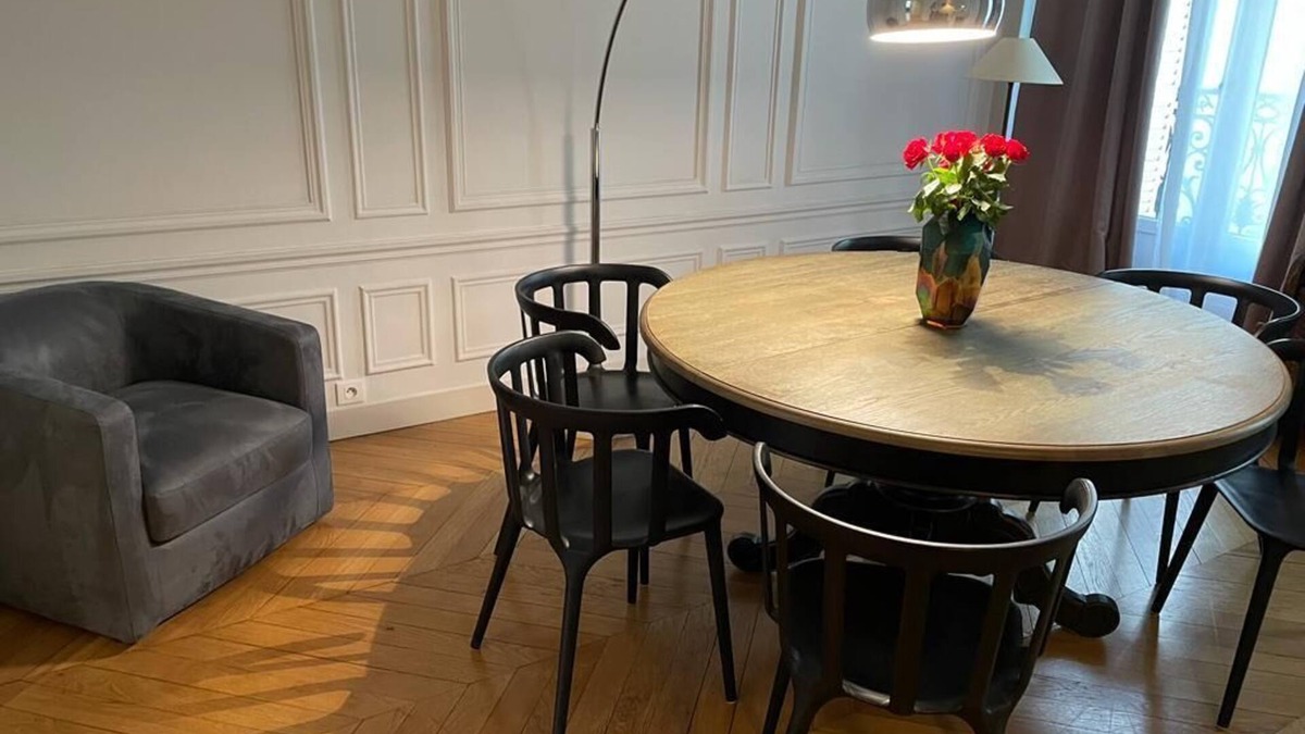 Quartier de la Monnaie Apartment | St Germain des Prés : 2 bedrooms apartment, sleep : 6, elevator, 1 bathroom/WC