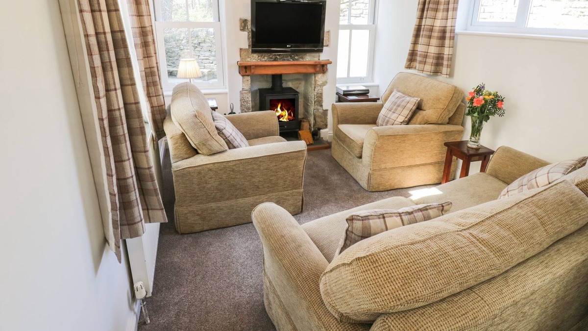 Egton Cottage | ST. HEDDAS COTTAGE, pet friendly, with open fire in Grosmont