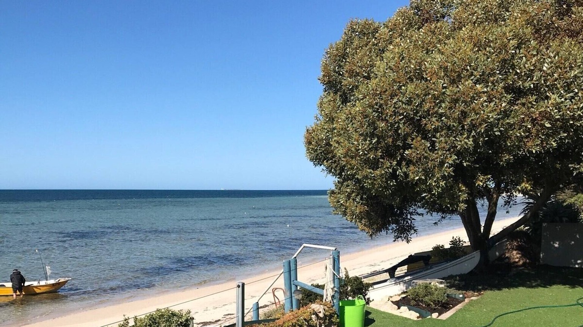 Melville House | St Helens Beachfront, Sultana Point