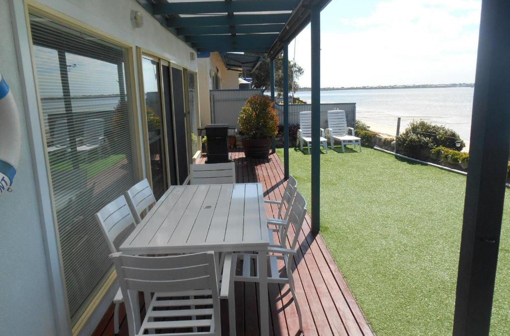 Melville House | St Helens Beachfront - Absolute Beachfront