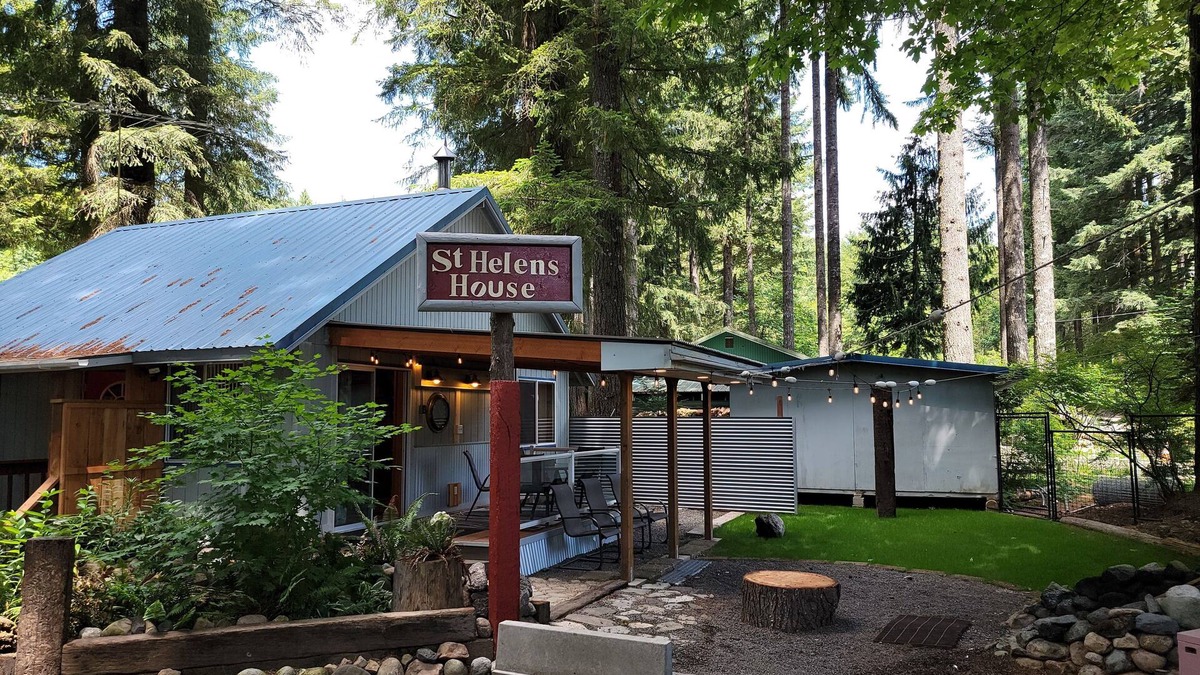 Cougar House | St. Helens House ~ Yale Lake/Mt St Helens Retreat.