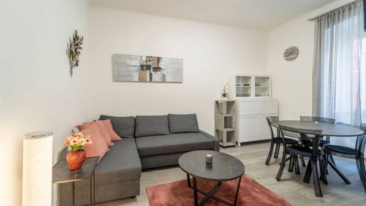 Barriera Vecchia-San Giacomo Apartment | St. James District Modern Apartment