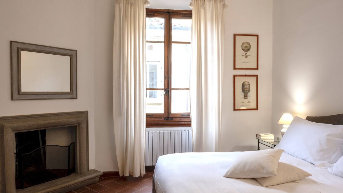 Santa Maria Novella Apartment | St.James. Elegant & Roomy 2' train station w/lift - Pria Apartment